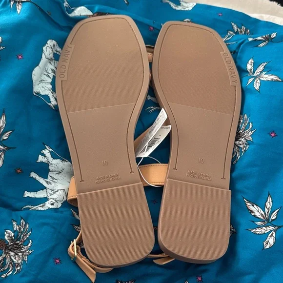 Old Navy Women's Tan Faux Leather Strappy Toe Ring
Sandals - Picture 9 of 9